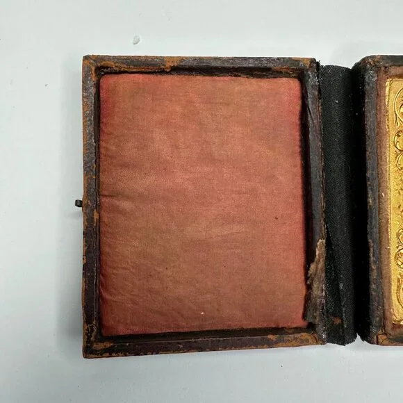 Antique Daguerreotype Photograph 1/9th Plate Victorian Woman Book Leather Case - Picture 10 of 14